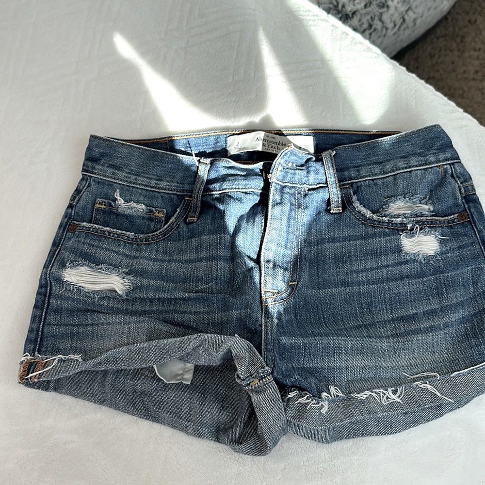 Preloved shorts! Comfy and sexy looking jeans shorts!